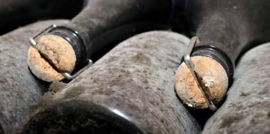 bottiglie di Dom Pérignon sur lattes nelle cantine Epernay