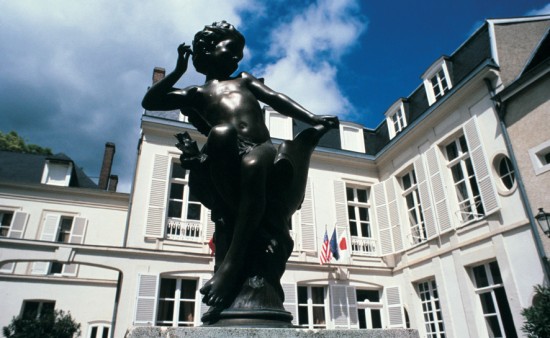 Immagine del cortile Interno della Maison Deutz in champagne