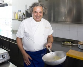 immagine dello Chef Aurelio Damiani in cucina