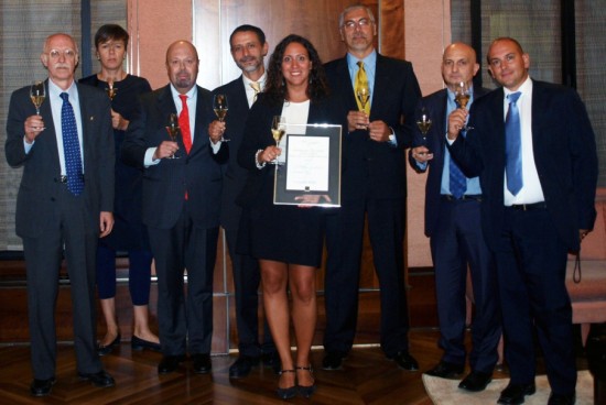 Giuria e candidati con, al centro, l’Ambasciatrice dello Champagne per l’Italia Chiara Giovoni.