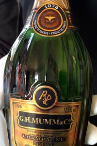 champagne verticale mumm, bottiglia lalou 1973