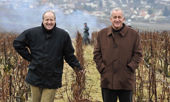 I signori Jacquesson, ovvero i fratelli Laurent e Jean-Hervé Chiquet in uno dei vigneti di proprietà a Dizy.