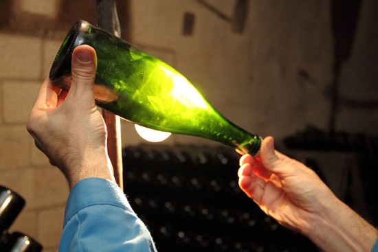 bottiglia di champagne degorgement