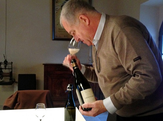 Jean-Hervé Chiquet durante una degustazione