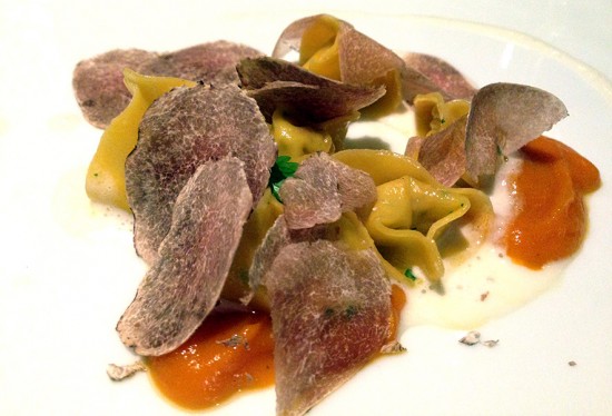 Tortellini di cappone con puré di zucca, salsa al Grana Padano e tartufo bianco d’Alba