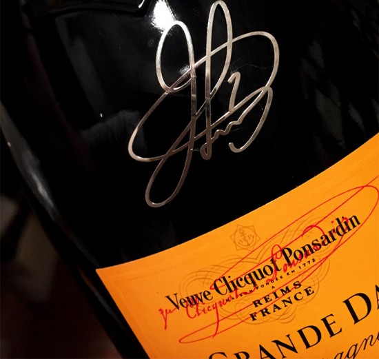 Firma su bottiglia La Grande Dame 1996 Edition Limitée
