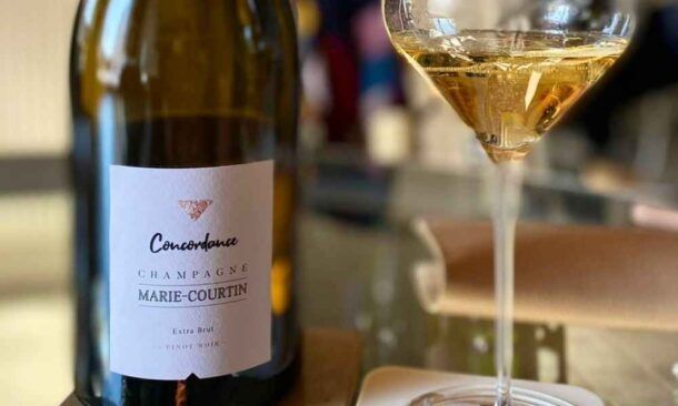 bottiglia di champagne Marie-Courtin,Concordance Millesimé 2016 con calice