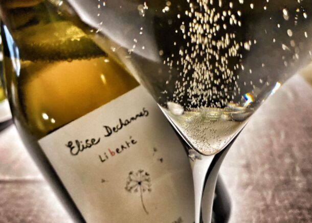 bottiglia di champagne Elise Dechannes, Liberté, Brut Nature e calice