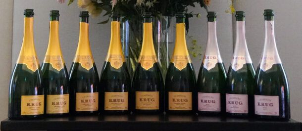 Batteria bottiglie Champagne Krug in degustazione