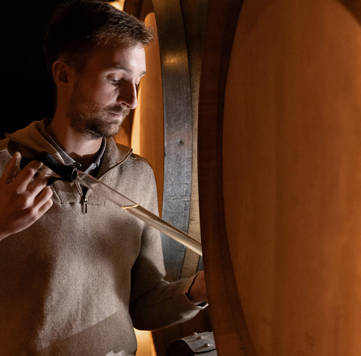 benoit doussot al lavoro in cantina