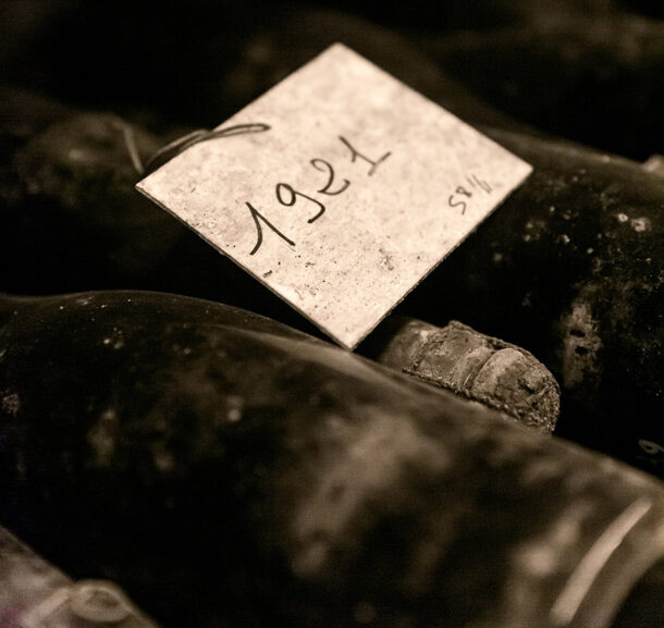 Lanson, immagine di una bottiglia 1921 che fa parte della ‘vinothèque’ della maison