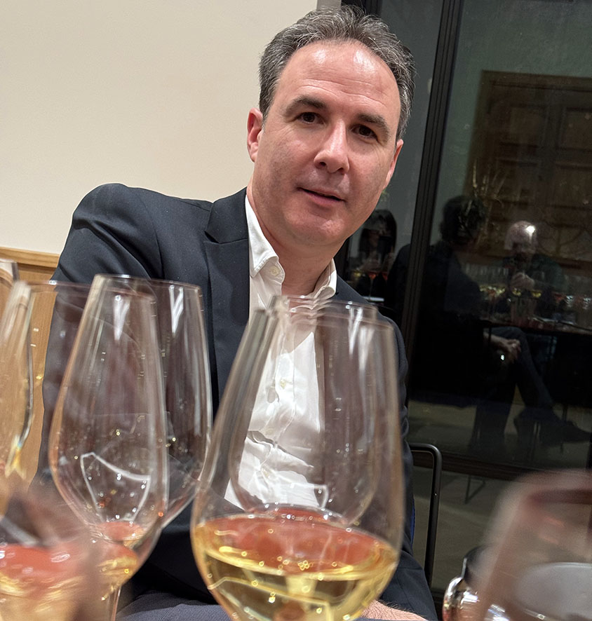 Lo chef de cave Alexandre Ponnavoy durante la degustazione.